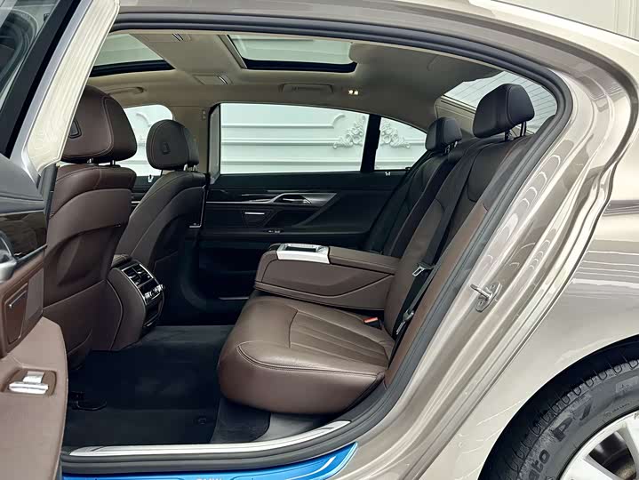 BMW 7 Series 730Li продвинутая — фото 7