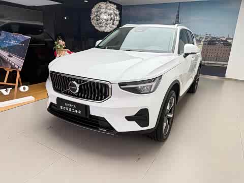 Volvo XC40 2025 B 4 WD — фото 19