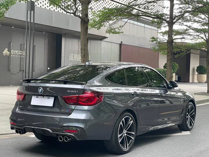 BMW 3-Series 2019 330i x Drive M — фото 14