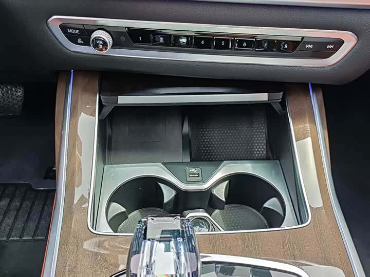 BMW X7 2020 x Drive 40i — фото 13
