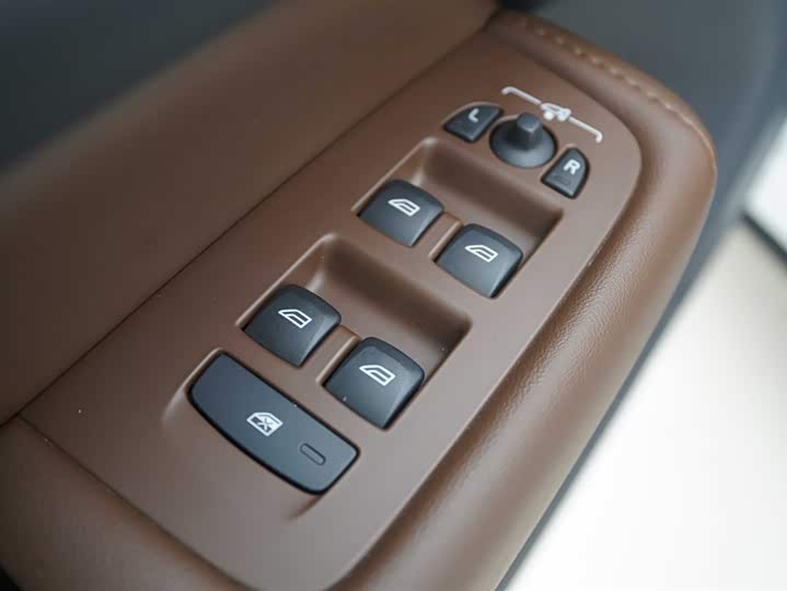 Volvo XC60 2025 B 5 4 WD — фото 11