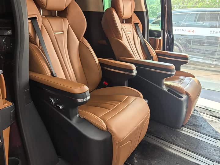 Hongqi HQ9 PHEV 2024 2.0 T 4 WD — фото 16