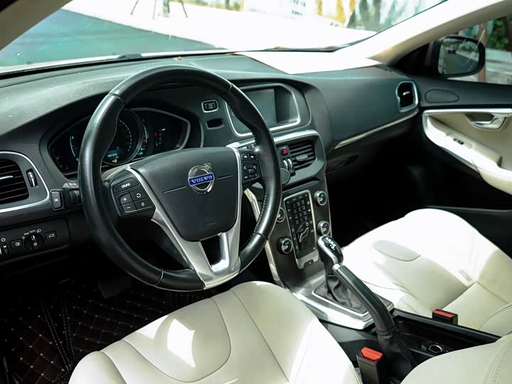 Volvo V40 2015 1.6 T — фото 8