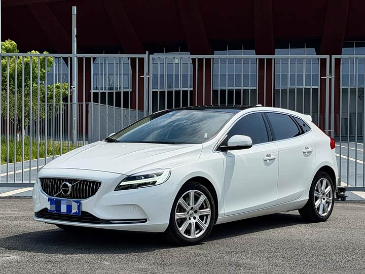 Volvo V40 2017 T 3 — фото 1