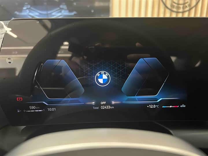 BMW 2-Series 2025 225 L M — фото 13