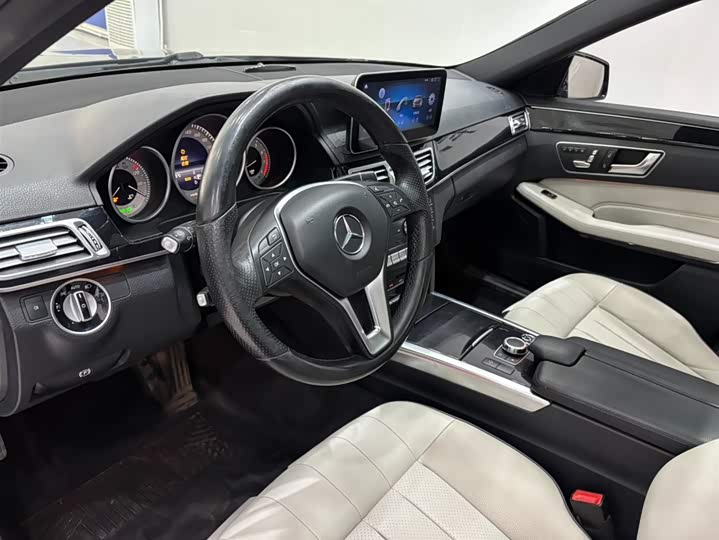 Mercedes-Benz E-Class 2015 E 200 L Sport — фото 11