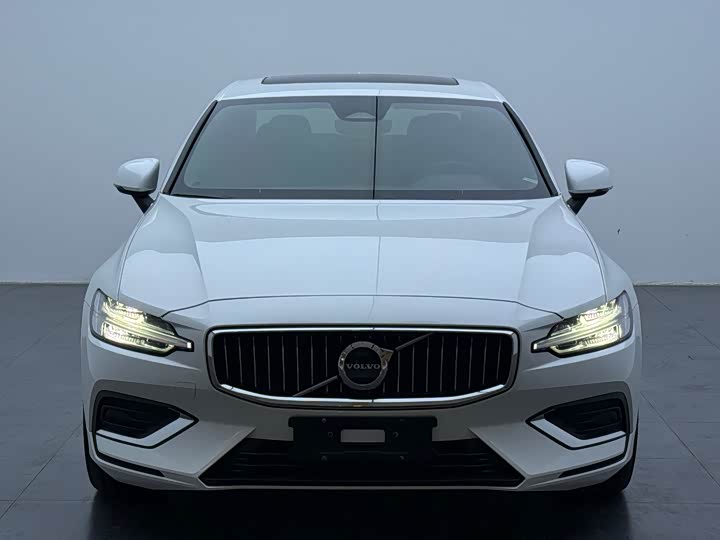 Volvo S60 2023 B 4 — фото 2