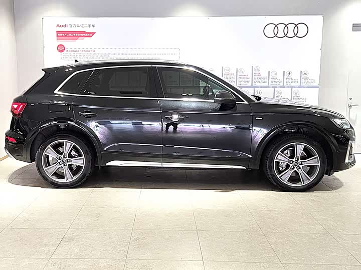 Audi Q5L 2022 40 T — фото 3