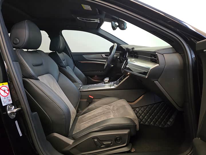 Audi A6L 40 TFSI люкс-динамик — фото 7