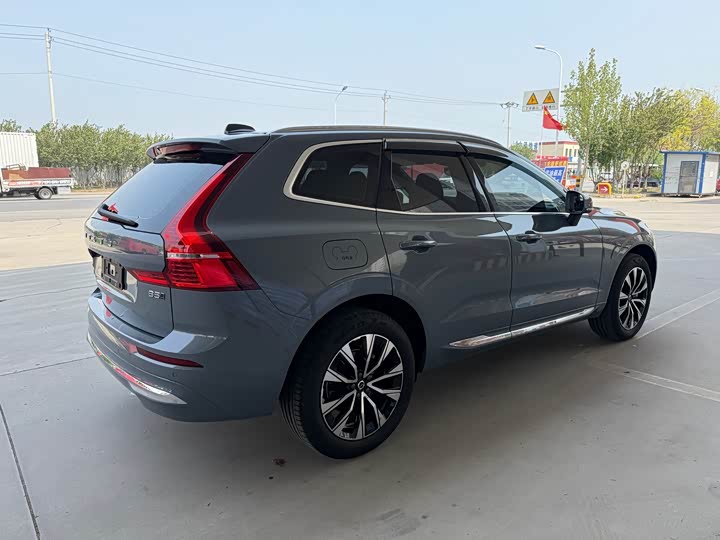Volvo XC60 2023 B 5 4 WD — фото 4