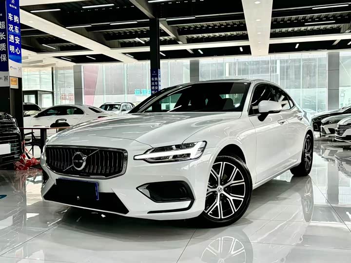 Volvo S60 2025 B 4 — фото 1