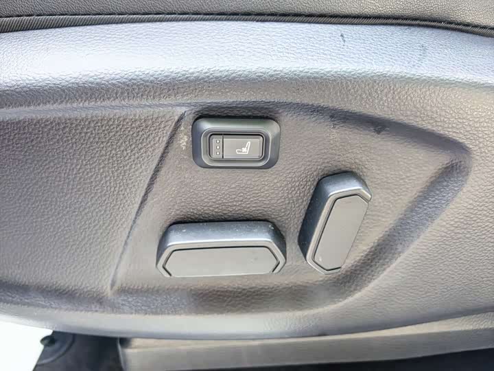 Ford Everest — фото 16