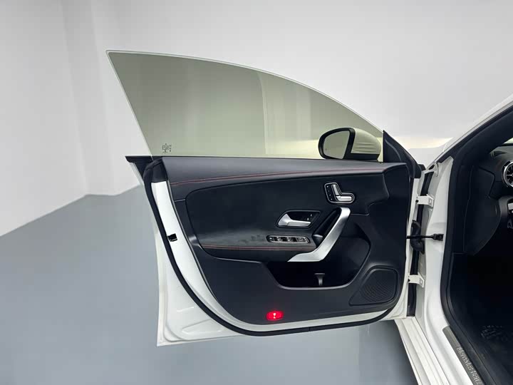 Mercedes-Benz CLA — фото 13