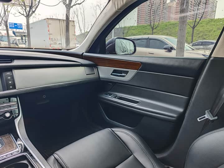 Jaguar XFL 2017 XFL 2.0 T 200 PS — фото 15