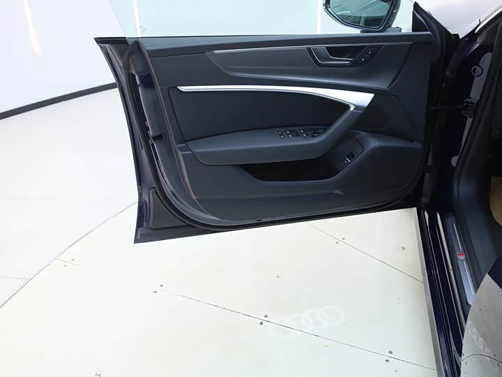 Audi A7L 2024 45 TFSI S-line — фото 10