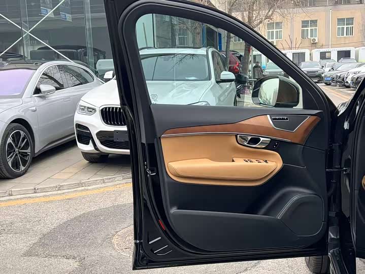 Volvo XC90 2017 T 6 5 — фото 10