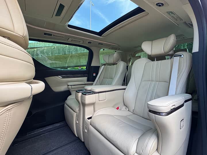 Toyota Vellfire — фото 6