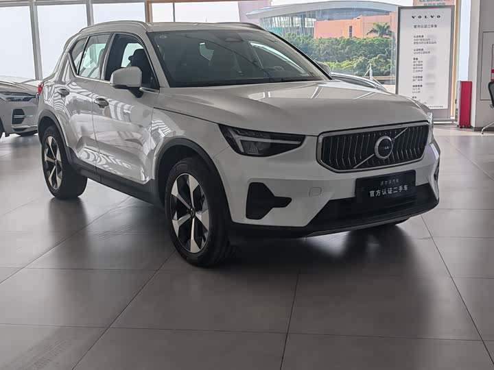 Volvo XC40 2025 B 4 WD — фото 3