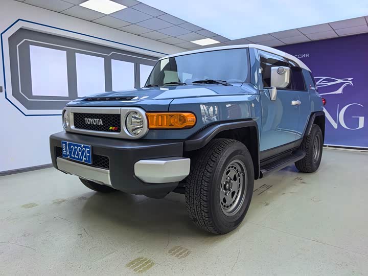Toyota FJ 2023 4.0 L — фото 1