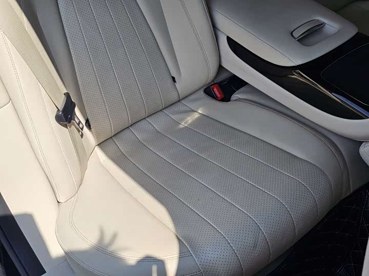 Mercedes-Benz E-Class 2017 E 300 L Luxury — фото 21