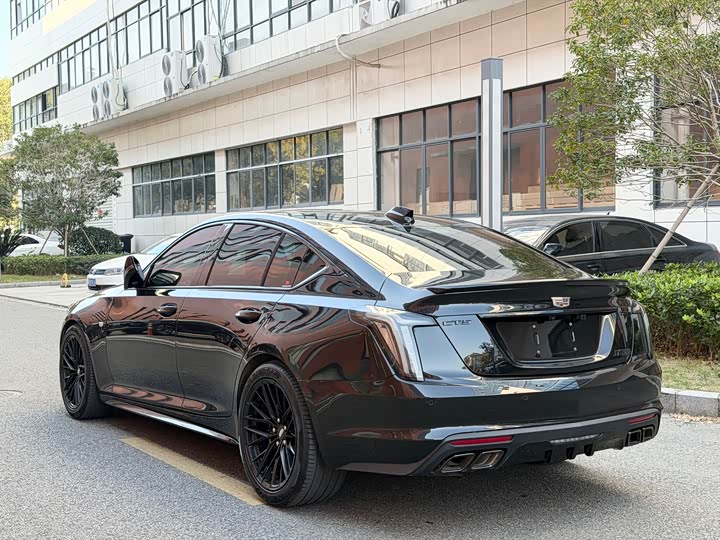 Cadillac CT — фото 16