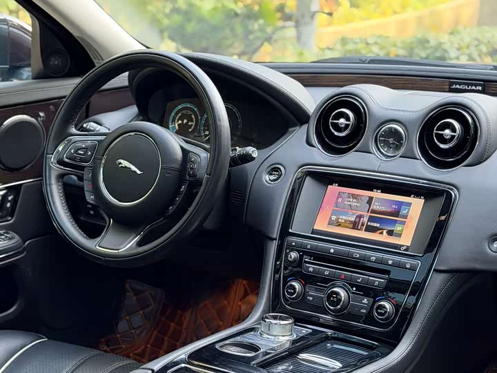 Jaguar XJ 2016 XJL 3.0 SC 4 WD — фото 17