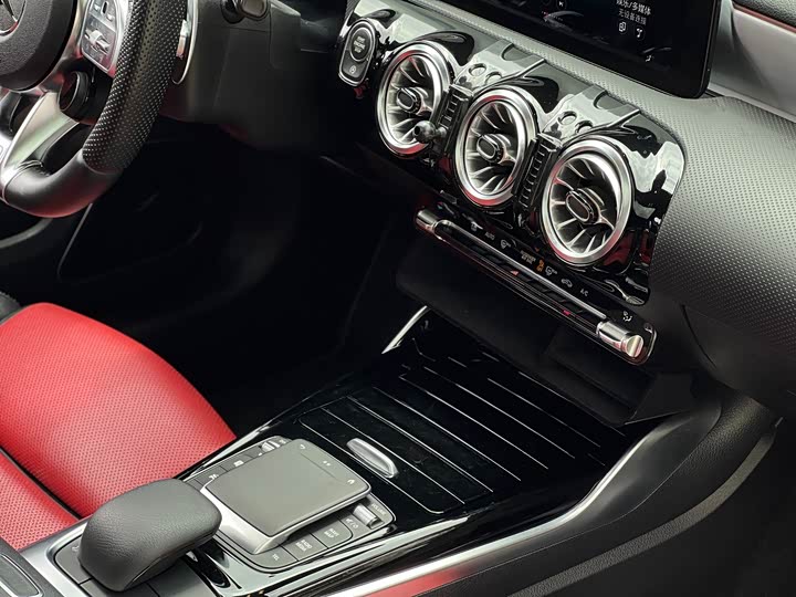 Mercedes-Benz A-Class 2020 AMG A 35 4 MATIC — фото 13