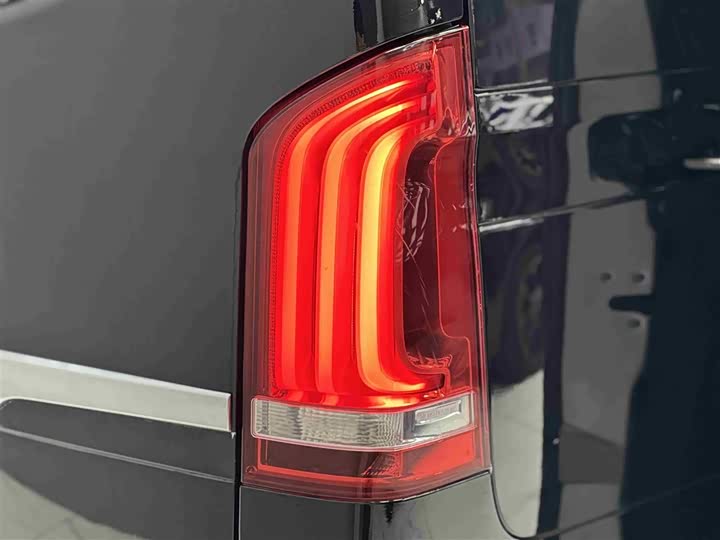 Mercedes-Benz V-Class 2018 V 260 V — фото 8