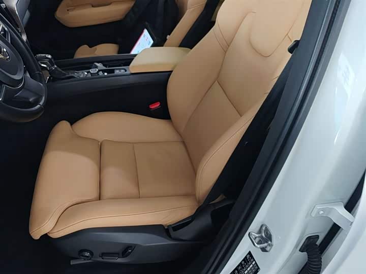 Volvo XC60 2018 T 5 4 WD — фото 15