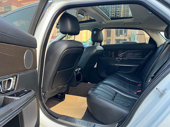Jaguar XJ 2018 XJL 3.0 SC 2 WD — фото 8