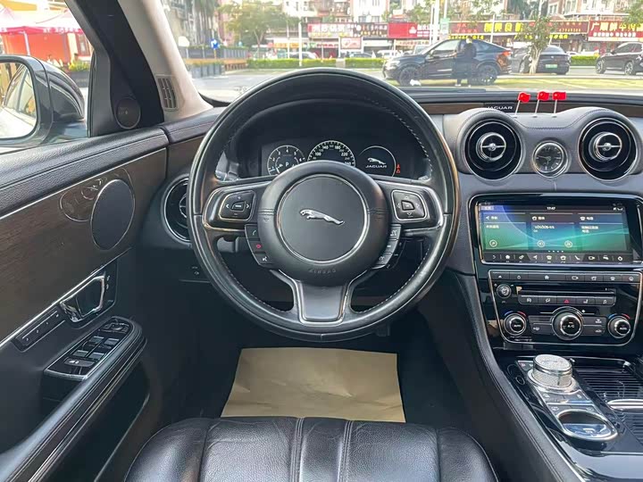 Jaguar XJ 2018 XJL 3.0 SC 2 WD — фото 15