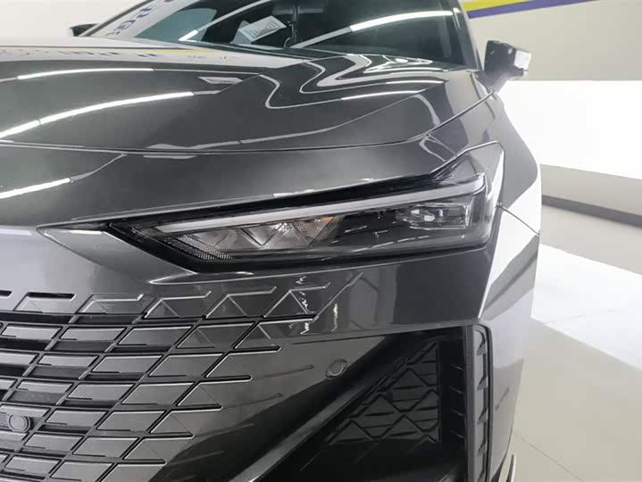 Changan UNI-V 2022 1.5 T — фото 5