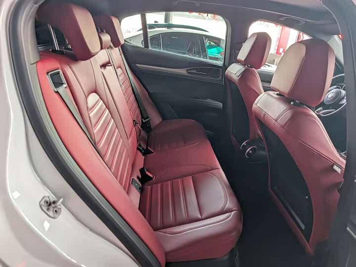 Alfa Romeo Stelvio 2023 2.0 T 280 HP Veloce — фото 17