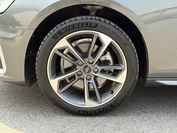 Audi A4L 40 TFSI стиль-динамик — фото 4