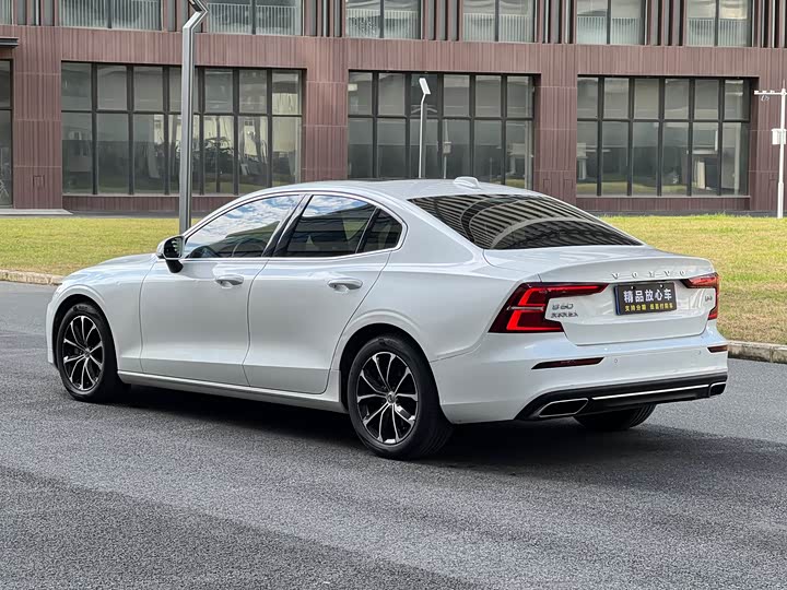 Volvo S60 2022 B 4 — фото 4