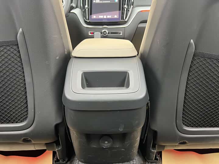 Volvo XC60 2026 B 5 4 WD — фото 22