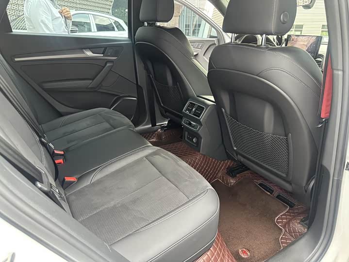 Audi Q5L Sportback 2021 40 TFSI Luxury — фото 26