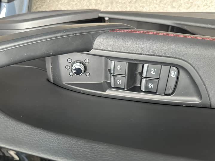 Audi Q5L Sportback 2022 40 TFSI RS — фото 6