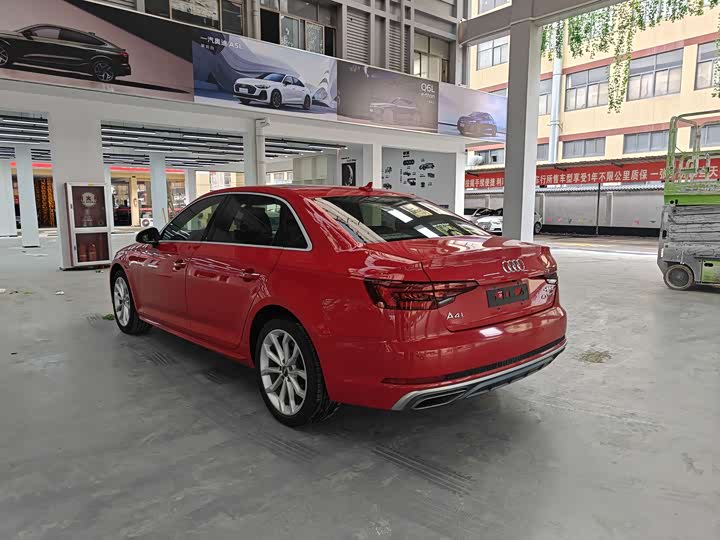 Audi A4L 2019 40 TFSI VI — фото 3