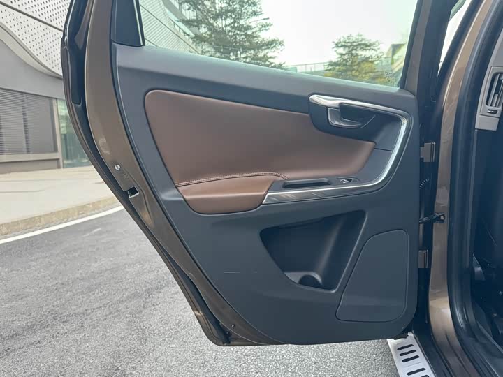 Volvo XC60 2015 T 5 AWD — фото 14