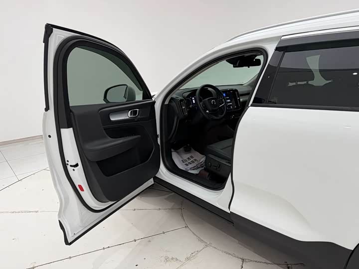 Volvo XC40 2022 T 4 WD — фото 13