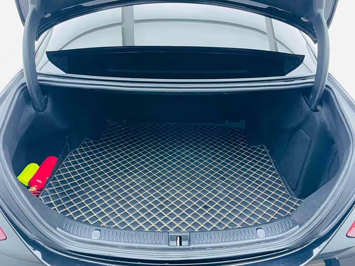 Mercedes-Benz E-Class 2019 E 300 L Luxury — фото 7