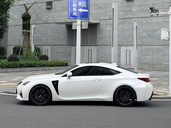 Lexus RC F 2015 F 5.0 L — фото 3
