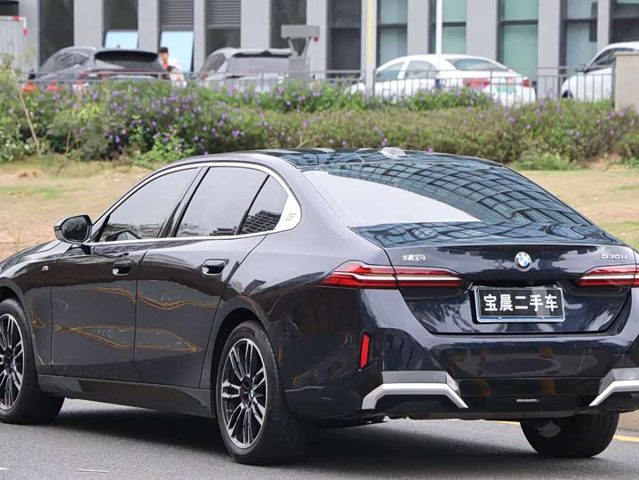 BMW 5-Series 2025 530 Li Leading M — фото 4