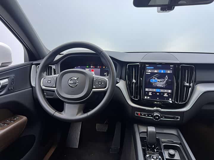 Volvo XC60 2023 B 5 4 WD — фото 24