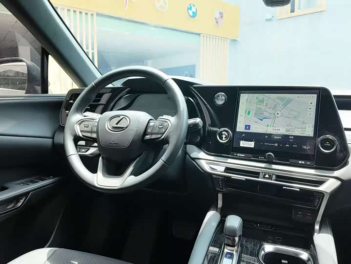 Lexus RX 2023 350h 2 WD — фото 6