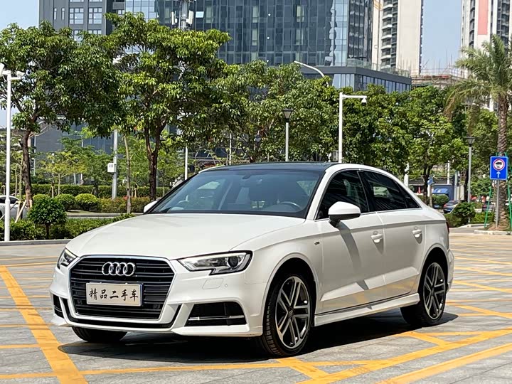 Audi A3 2018 30 Limousine 35 TFSI — фото 1