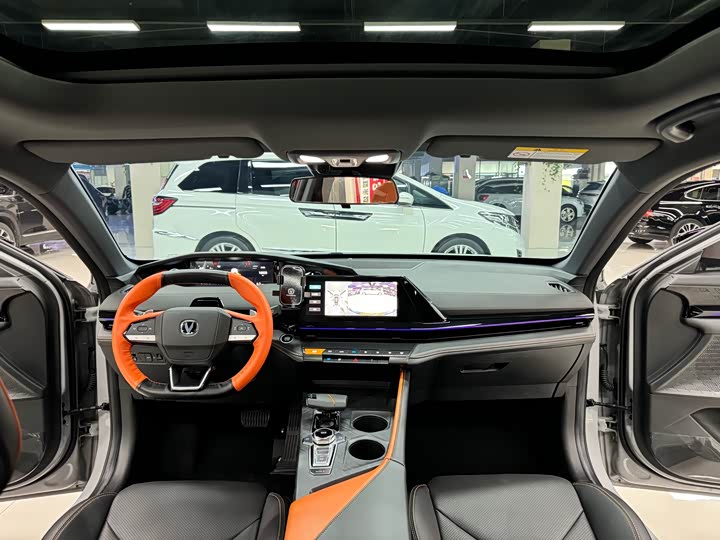 Changan UNI-V 2023 1.5 T Premium — фото 11