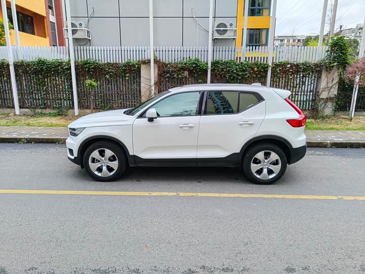 Volvo XC40 2021 T 3 — фото 8