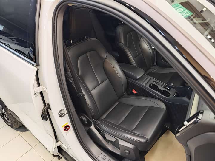 Volvo XC40 2020 T 3 — фото 33